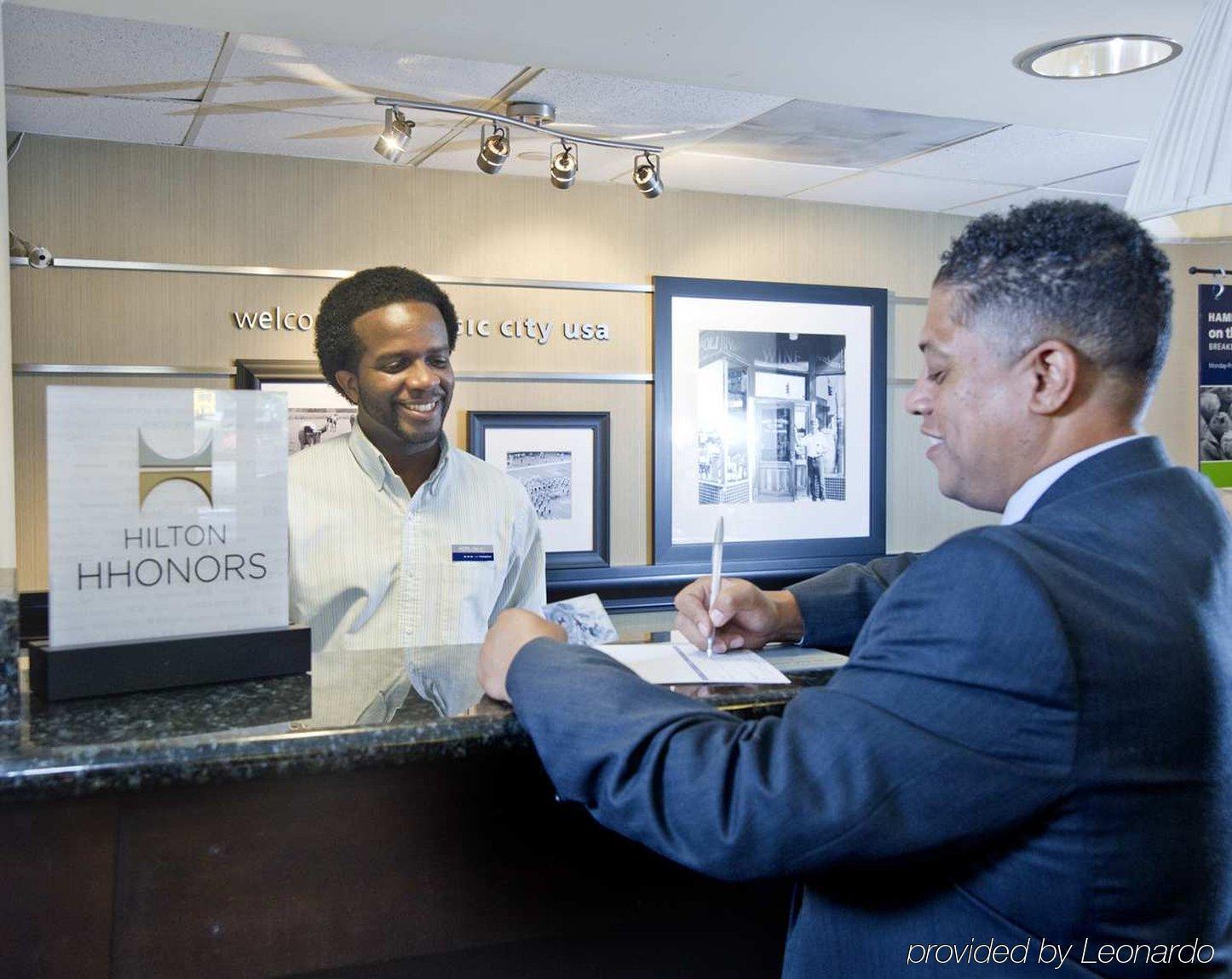 Hampton Inn & Suites Nashville-Airport Interior photo